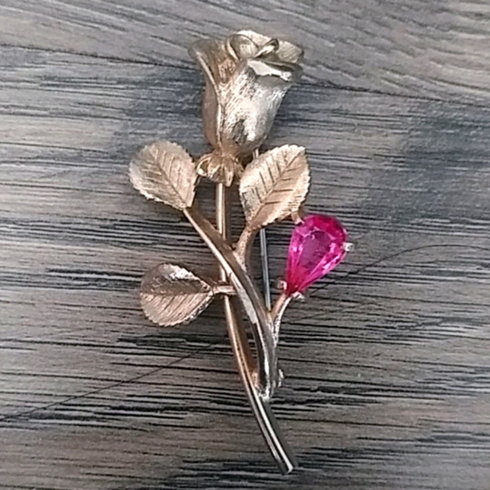 Vintage flower rhinestone brooch